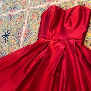 Betsy Adam Size 2 Polyester fab & Acetate lining